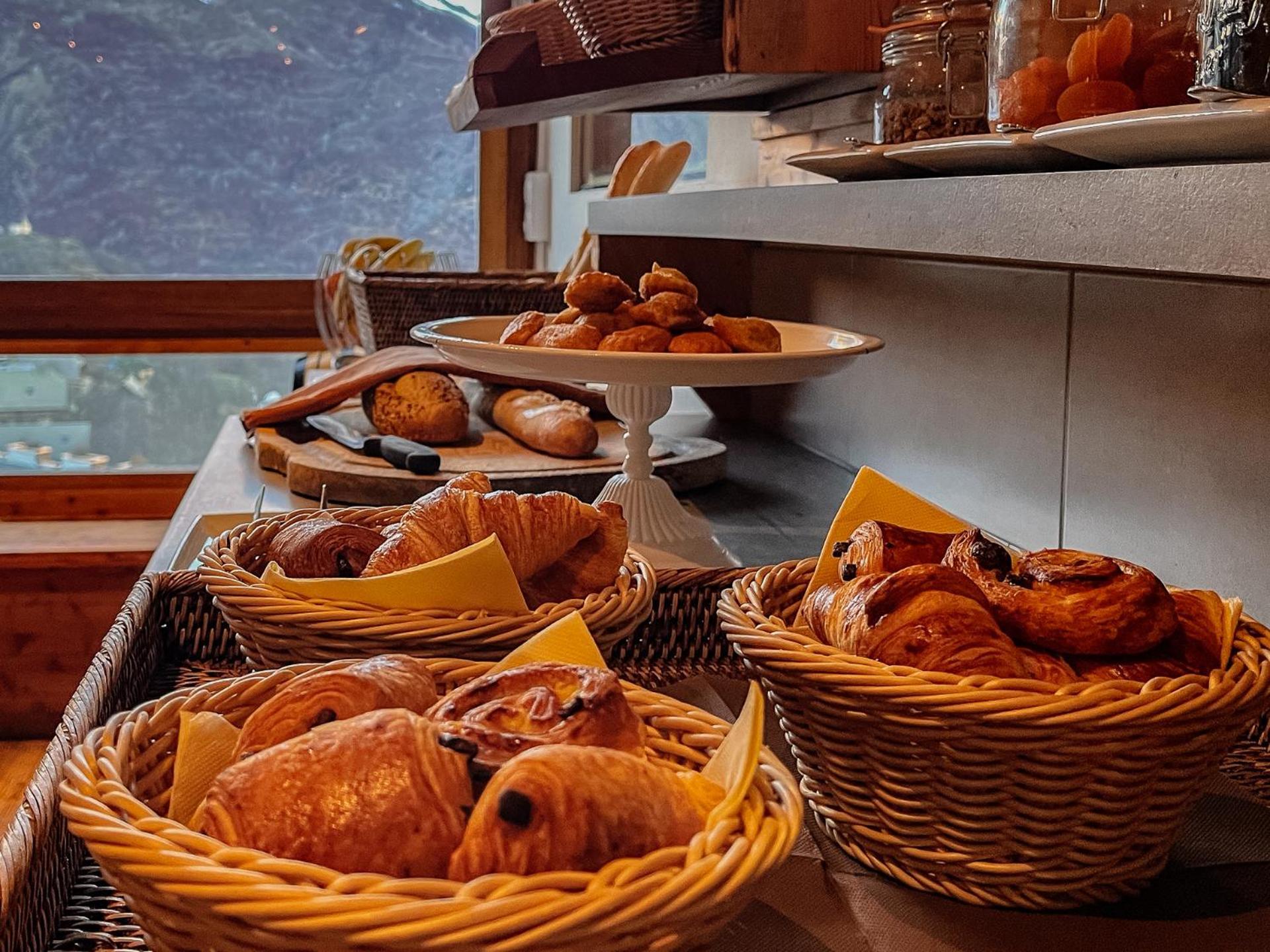Hotel Restaurant Saint Roch Puy-Saint-Vincent Εξωτερικό φωτογραφία